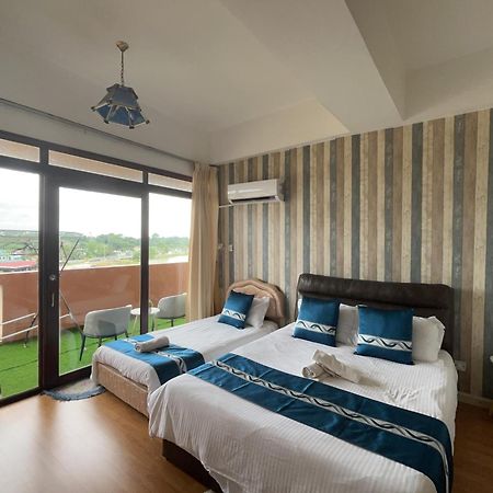 Riverbank Suites Waterfront 507 كوشنج المظهر الخارجي الصورة